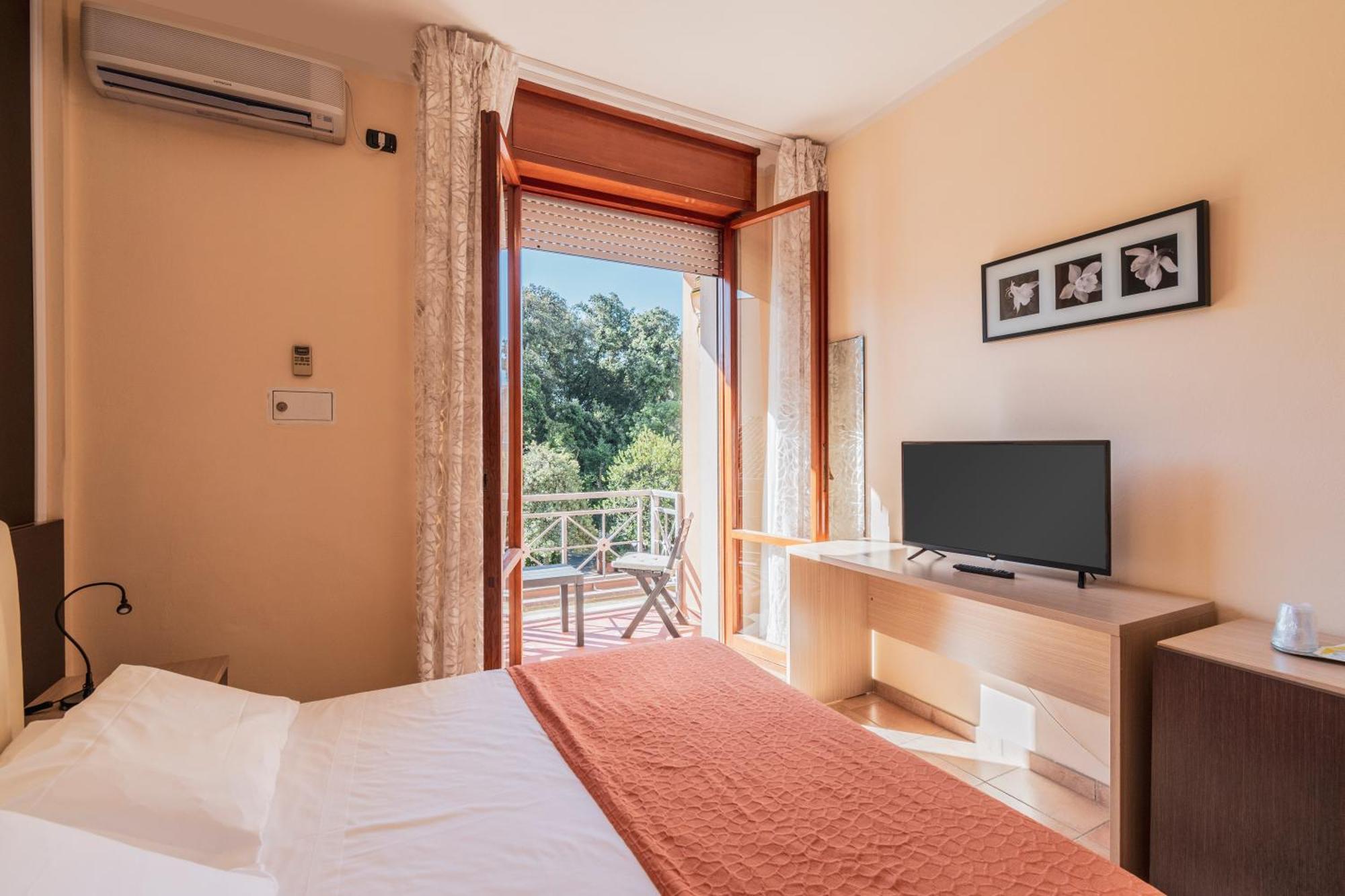 מרינה די מסה Hotel Gabrini מראה חיצוני תמונה