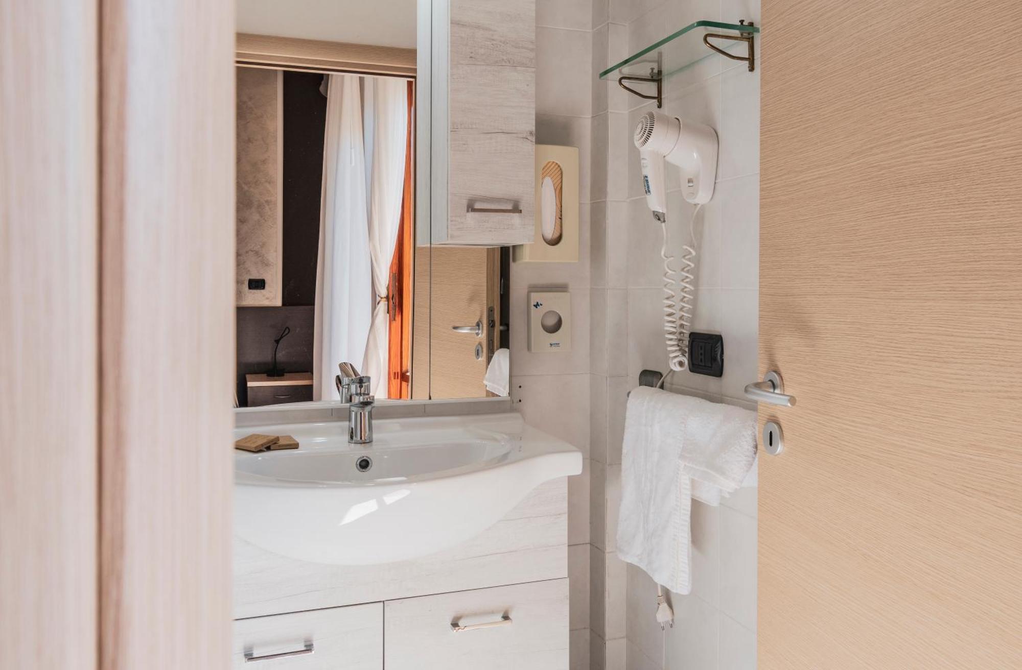 מרינה די מסה Hotel Gabrini מראה חיצוני תמונה
