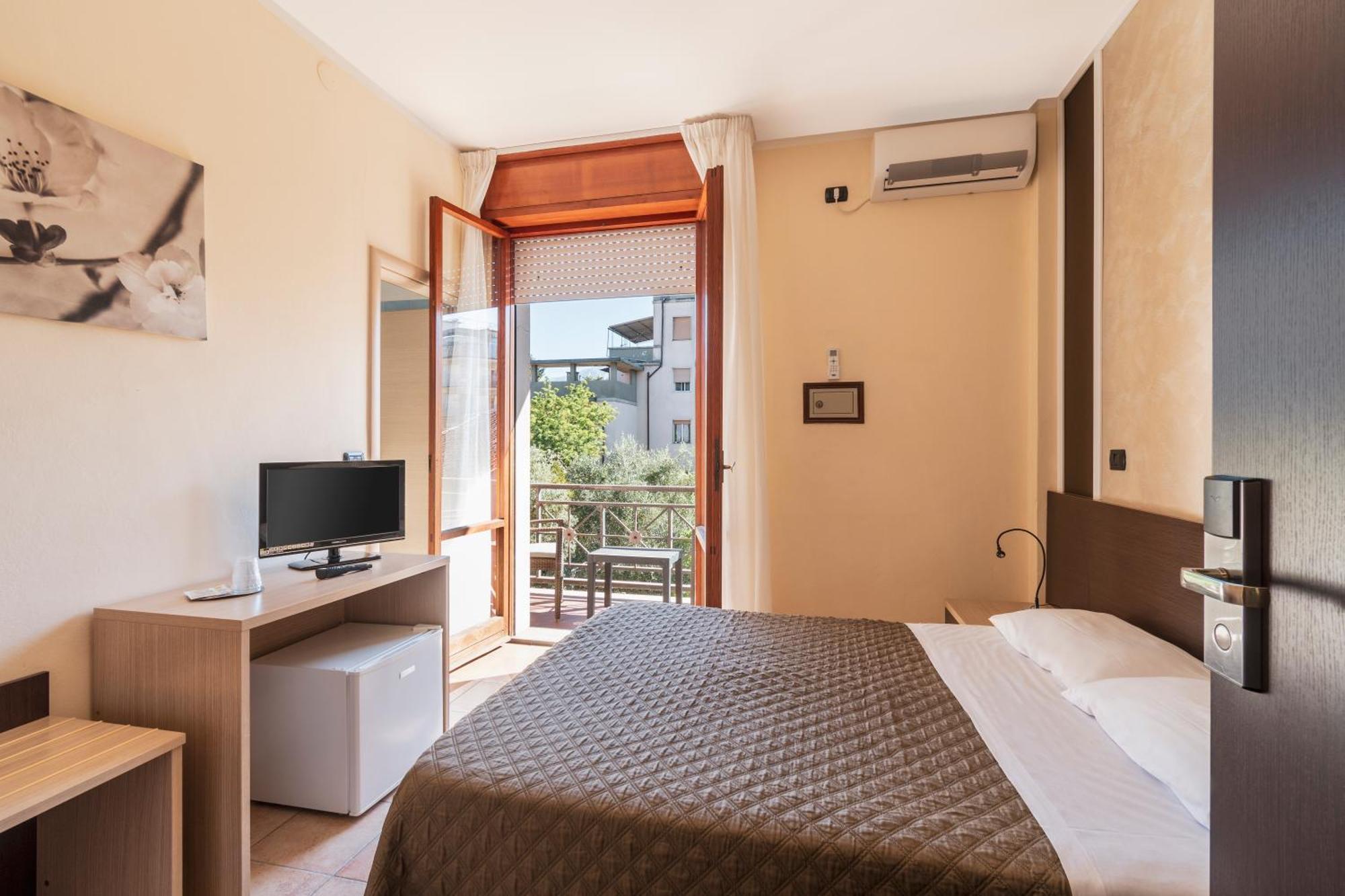 מרינה די מסה Hotel Gabrini מראה חיצוני תמונה