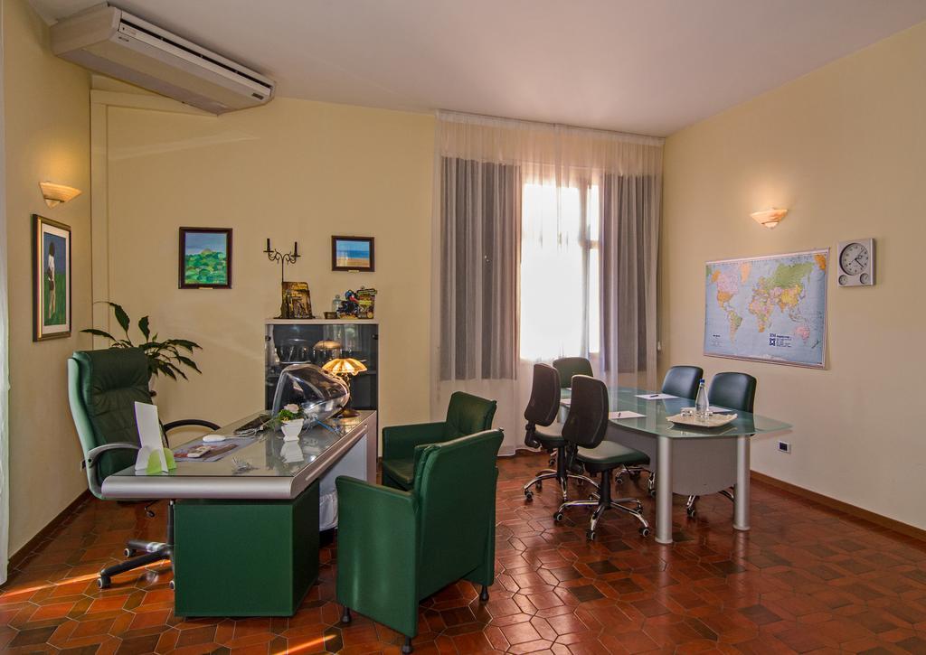 מרינה די מסה Hotel Gabrini מראה חיצוני תמונה