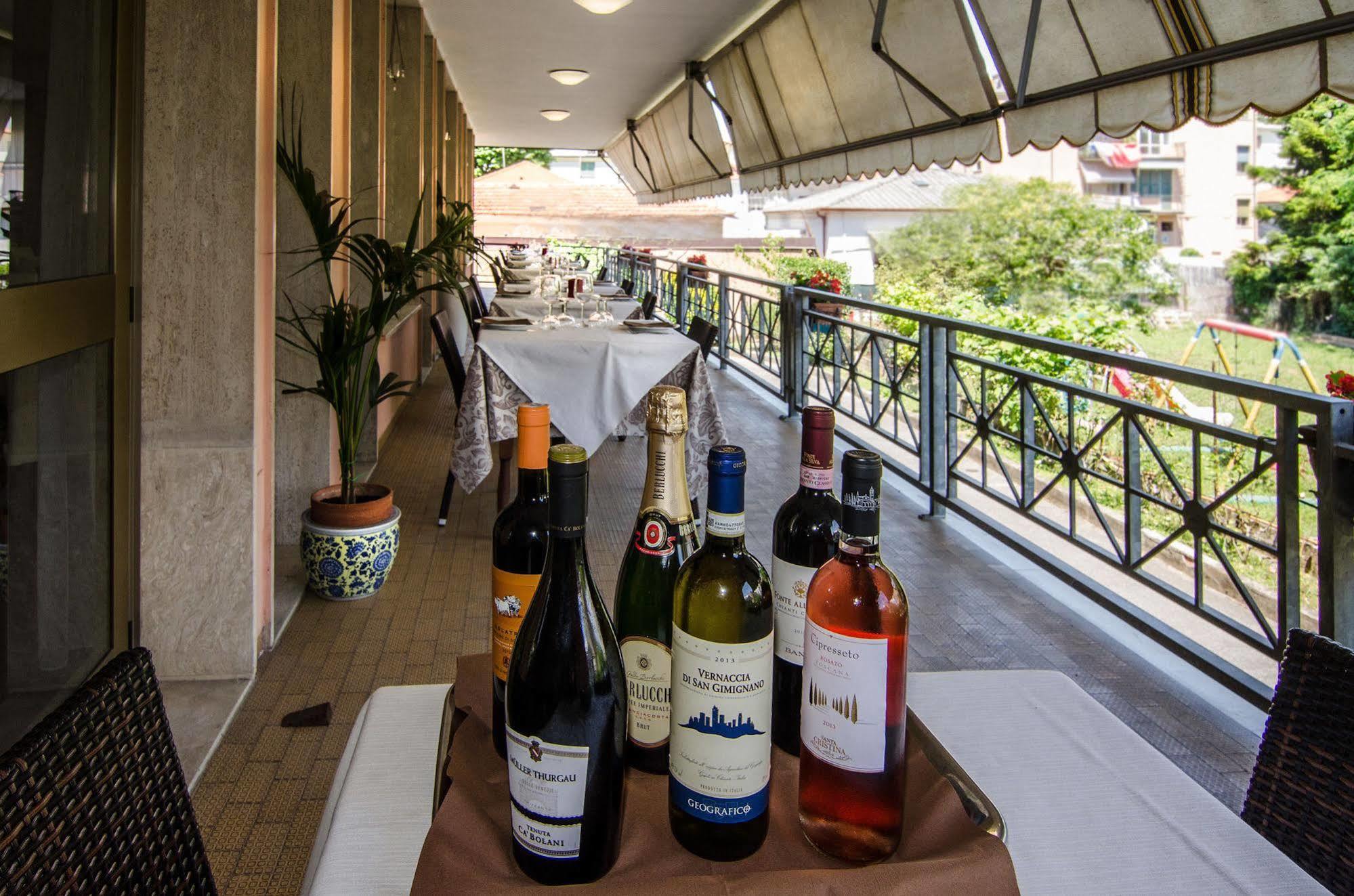 מרינה די מסה Hotel Gabrini מראה חיצוני תמונה
