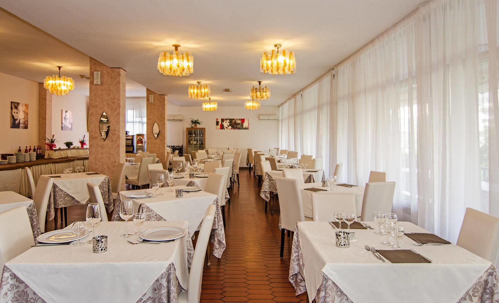 מרינה די מסה Hotel Gabrini מראה חיצוני תמונה