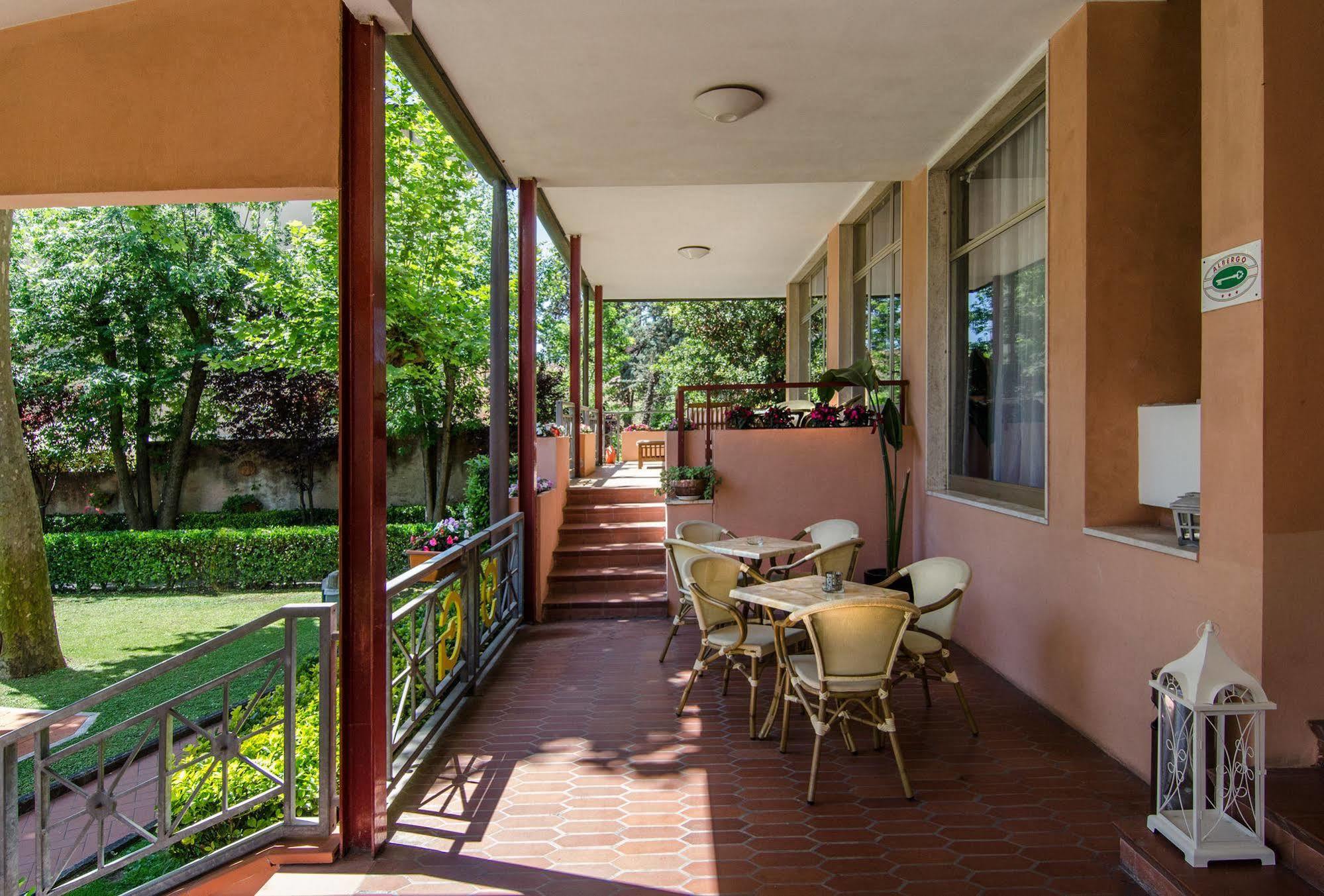מרינה די מסה Hotel Gabrini מראה חיצוני תמונה