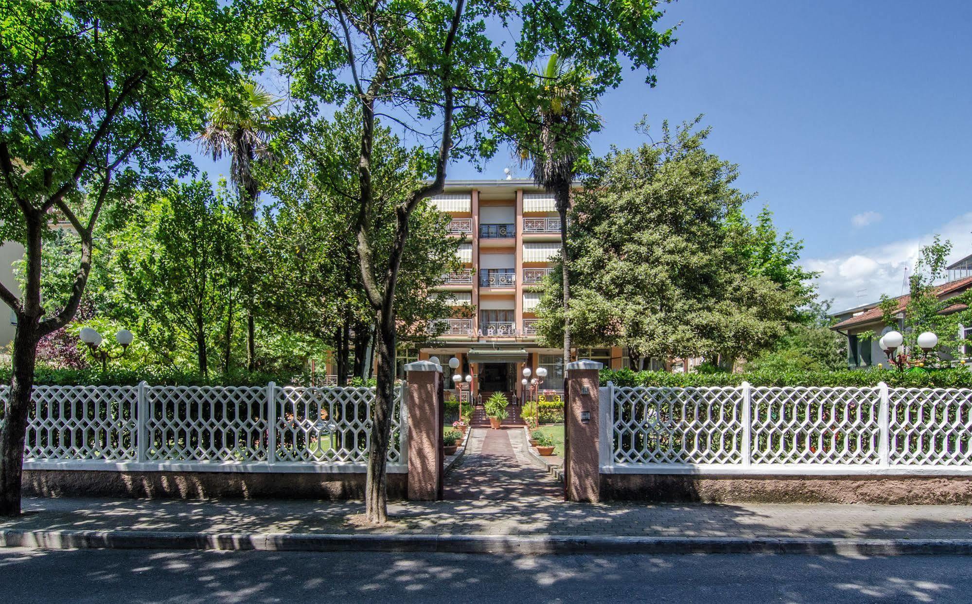 מרינה די מסה Hotel Gabrini מראה חיצוני תמונה