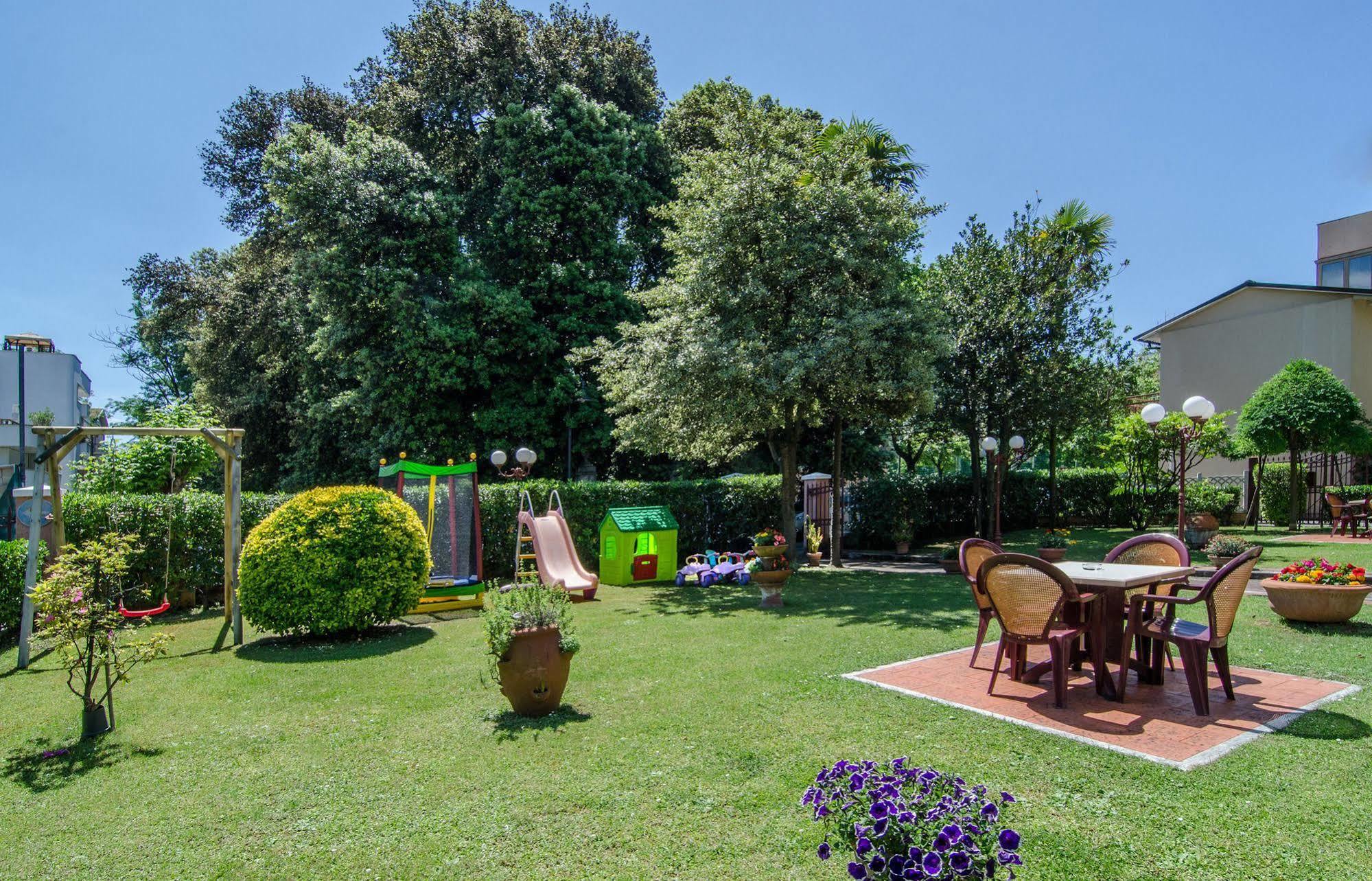 מרינה די מסה Hotel Gabrini מראה חיצוני תמונה